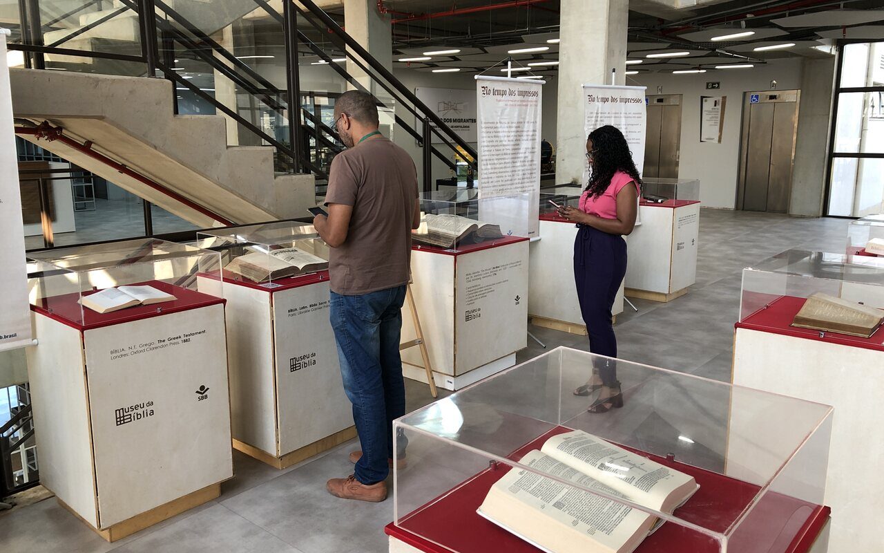 exposicao-mostra-edicoes-antigas-da-biblia-no-paco-municipal-de-hortolandia