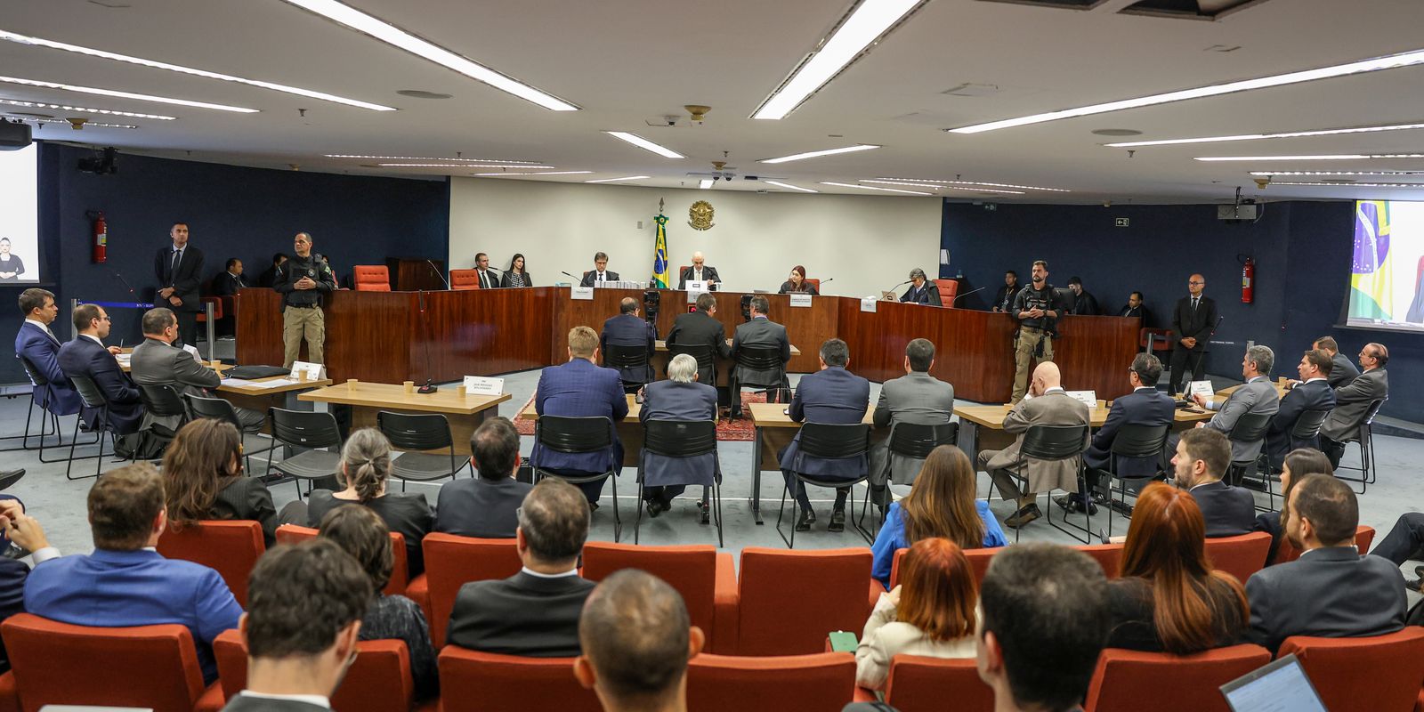 bolsonaro-nega-que-marinha-tenha-colocado-tropas-a-disposicao-attain-golpe