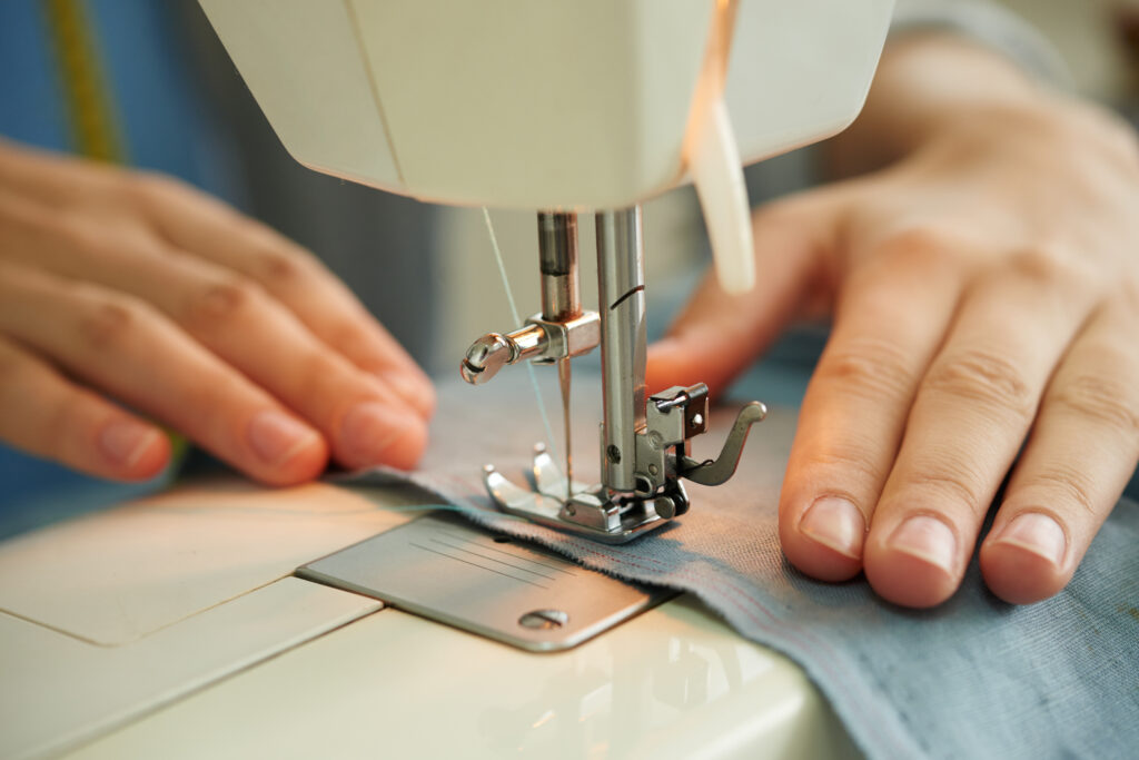 abertas-inscricoes-para-curso-gratuito-de-“costura-industrial-e-modelagem-de-vestuario” 