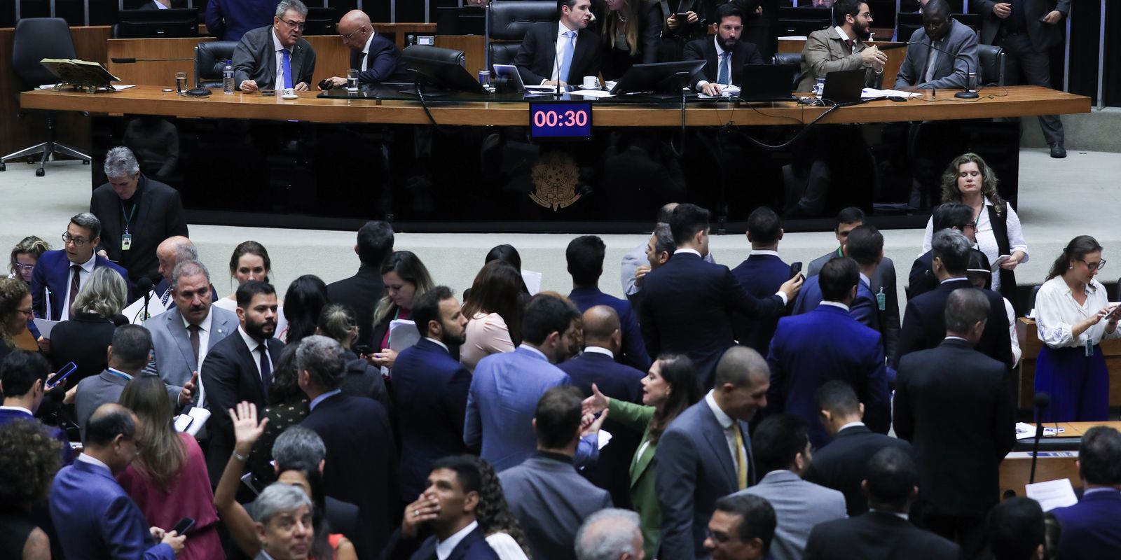 camara-aprova-urgencia-para-suspender-decreto-raise-out-iof